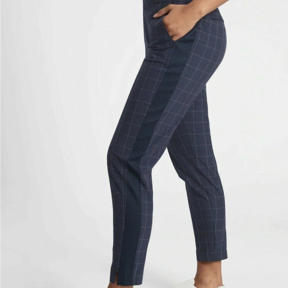 Athleta Brooklyn Textured
Ankle Navy Windowpane Plaid High Rise pants Sz 8 NWOT - Picture 5 of 9